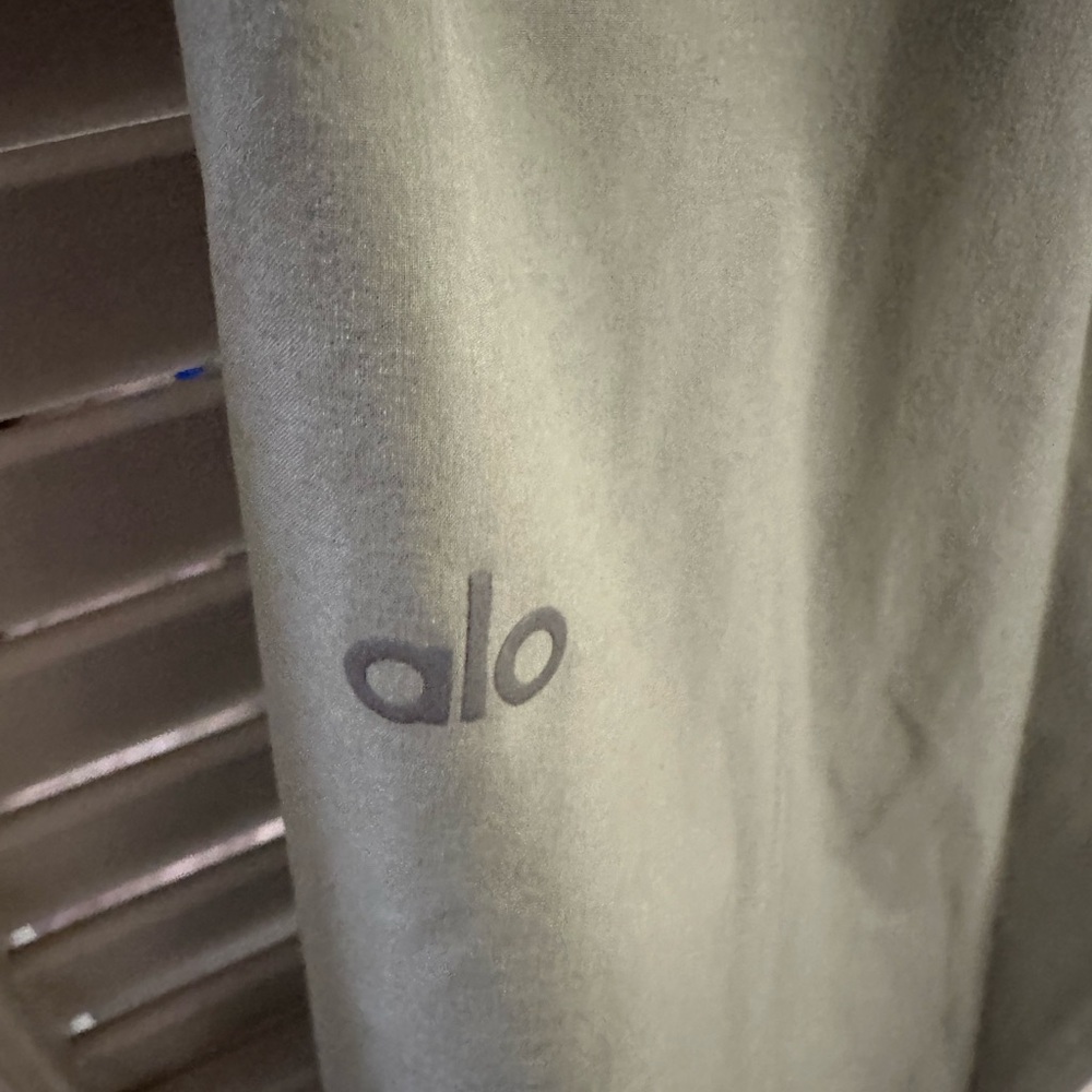 ALO Yoga Limestone Green Cargo Wide-Leg Pants - Picture 12 of 12